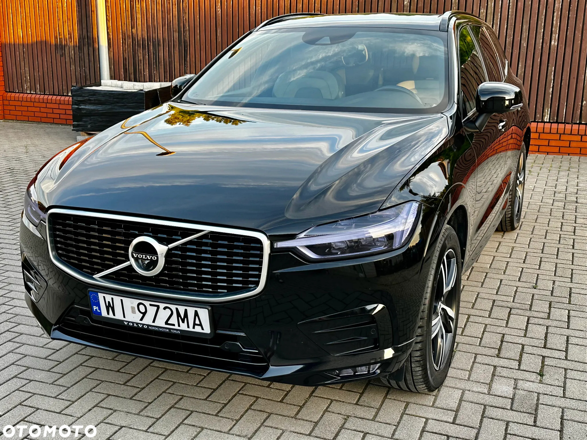 Volvo XC 60 B4 D AWD R-Design - 3