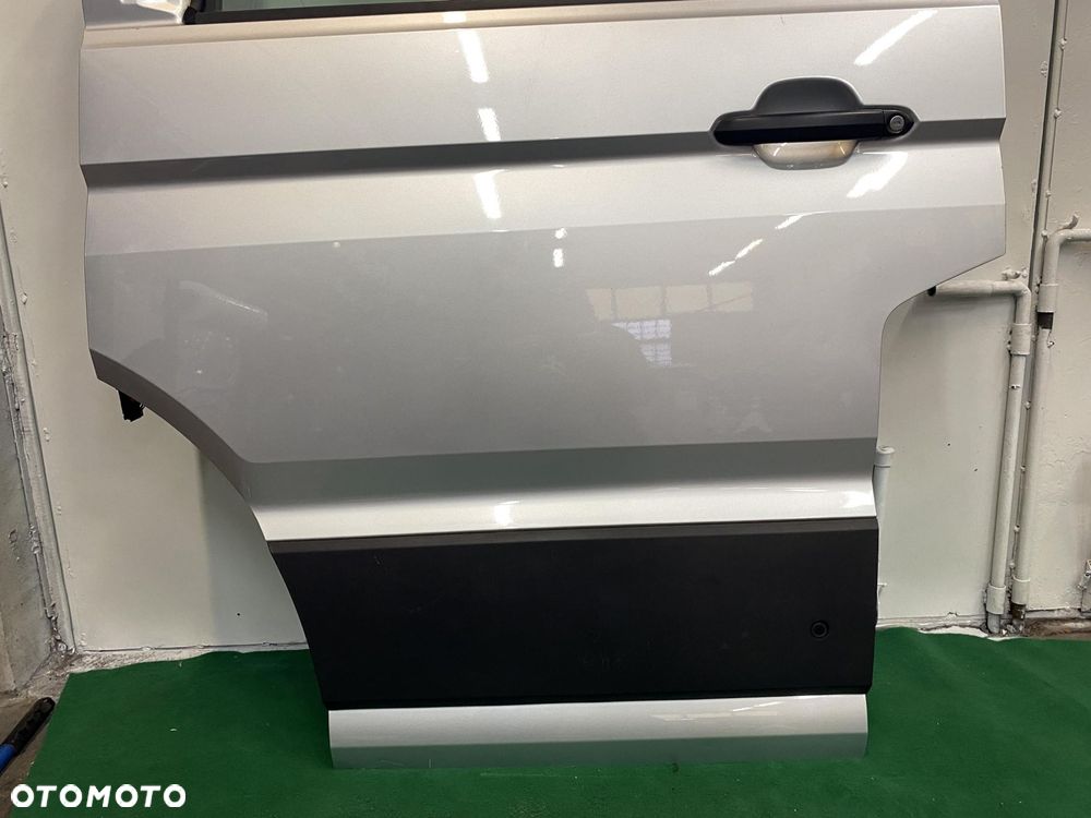 VW CRAFTER 2 MAN TGE 17- DRZWI PRZEDNIE LEWE SREBRNE PDC 7C0831311C - 2