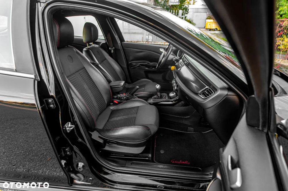 Alfa Romeo Giulietta 2011 photo 5