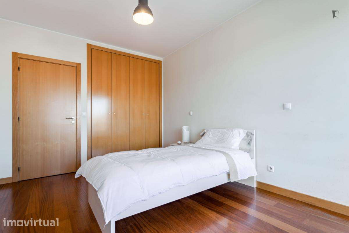 Quarto - localizado em Pedrouços Porto - Grande imagem: 4/9