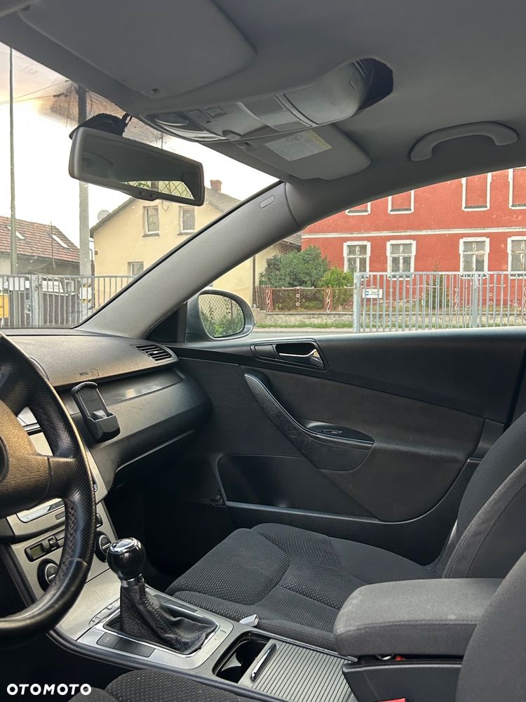 Volkswagen Passat 2.0 TDI Comfortline - 11