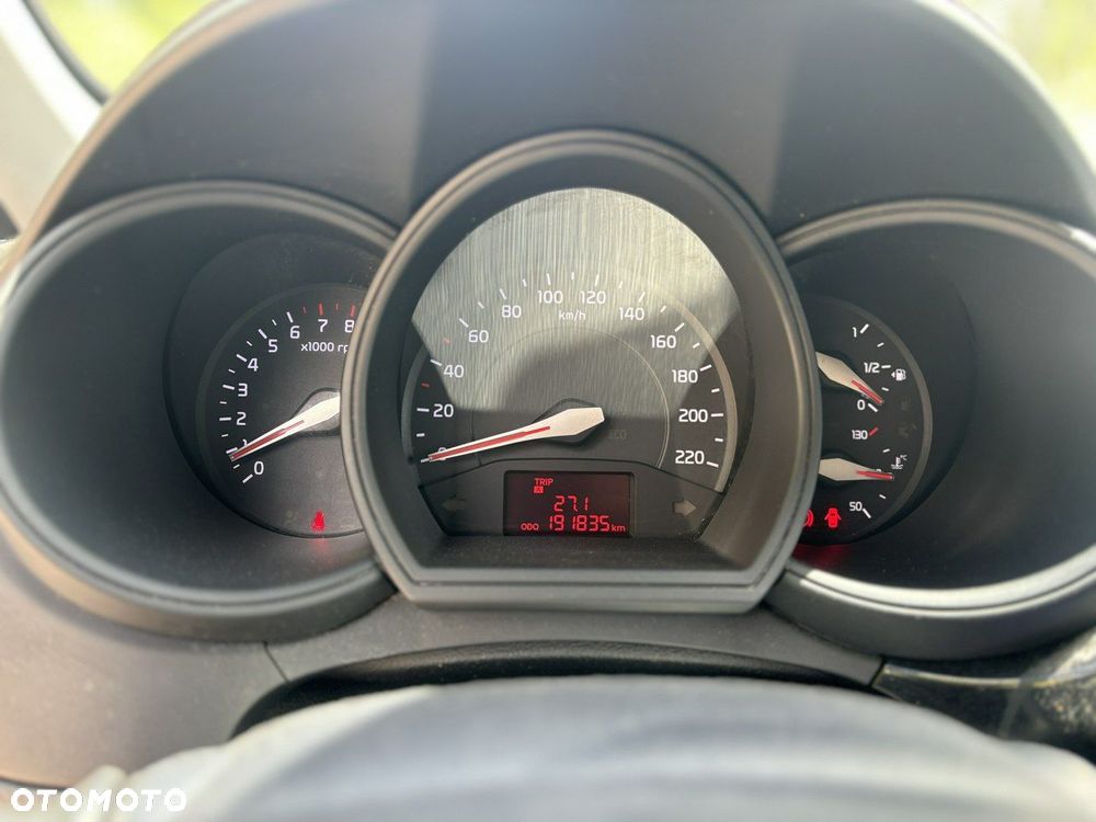 Kia Rio - 12