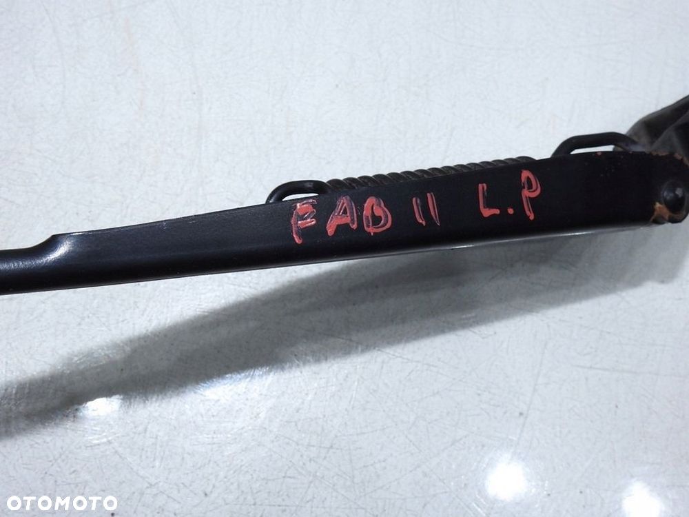 RAMIĘ WYCIERACZKI LEWE SKODA FABIA II - 3