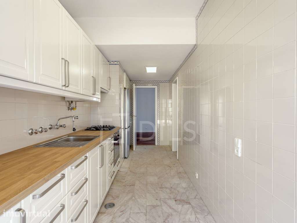 Apartamento T3 com vista de mar no Centro de Cascais - Grande imagem: 4/23