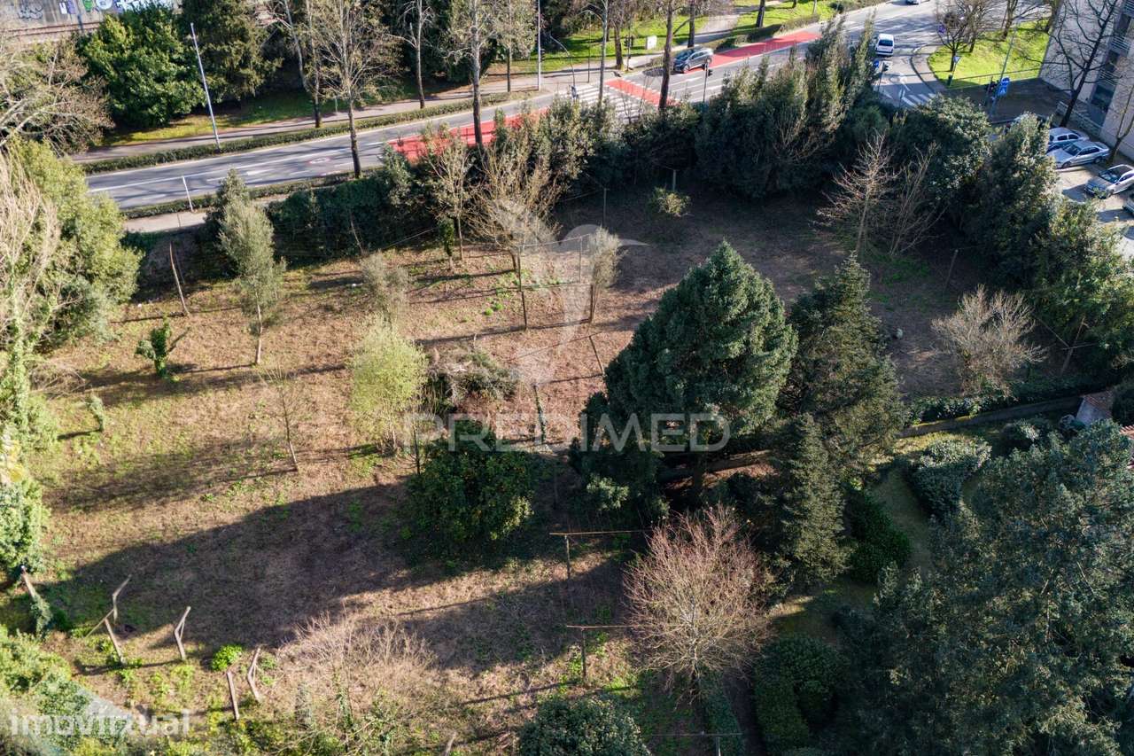 Terreno com 4614 M2 para construção no centro de Guimarães - Grande imagem: 5/28