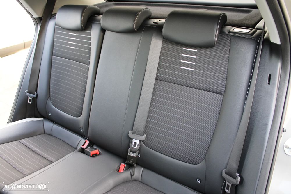 Kia Stonic 1.6 CRDi Easy - 38