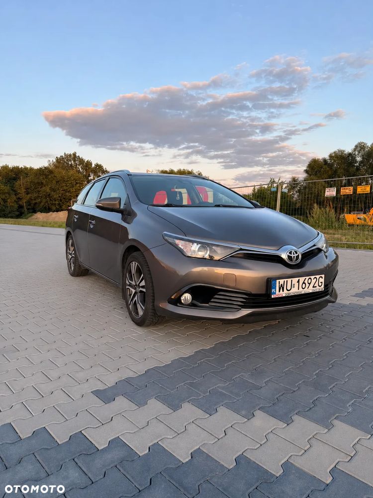 Toyota Auris 1.6 Premium - 1