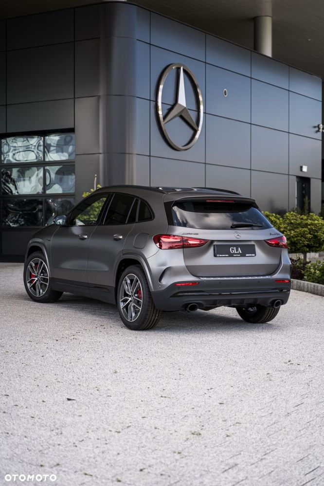 Mercedes-Benz GLA - 15