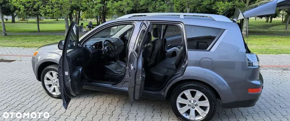 Mitsubishi Outlander - 12