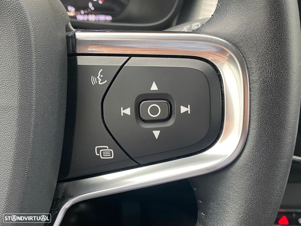Volvo XC 40 2.0 D3 Momentum Plus Geartronic - 24