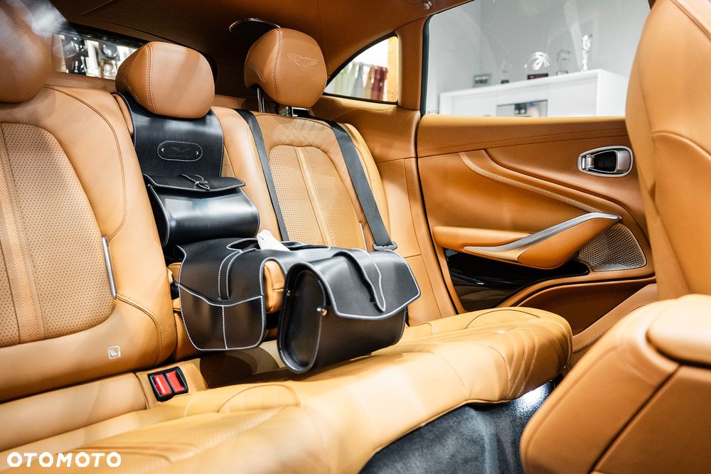 Aston Martin DBX - 15