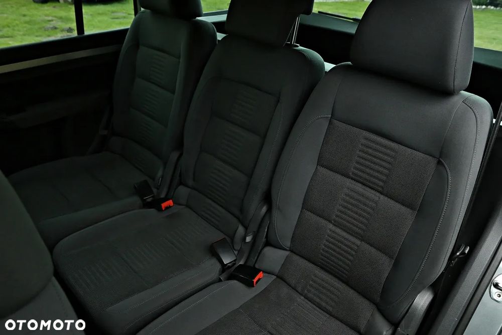 Volkswagen Touran - 35