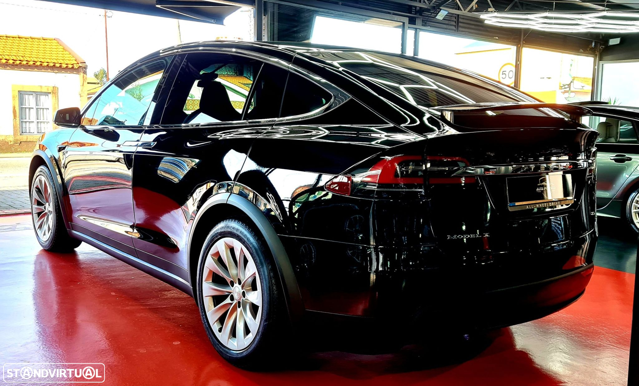 Tesla Model X - 4