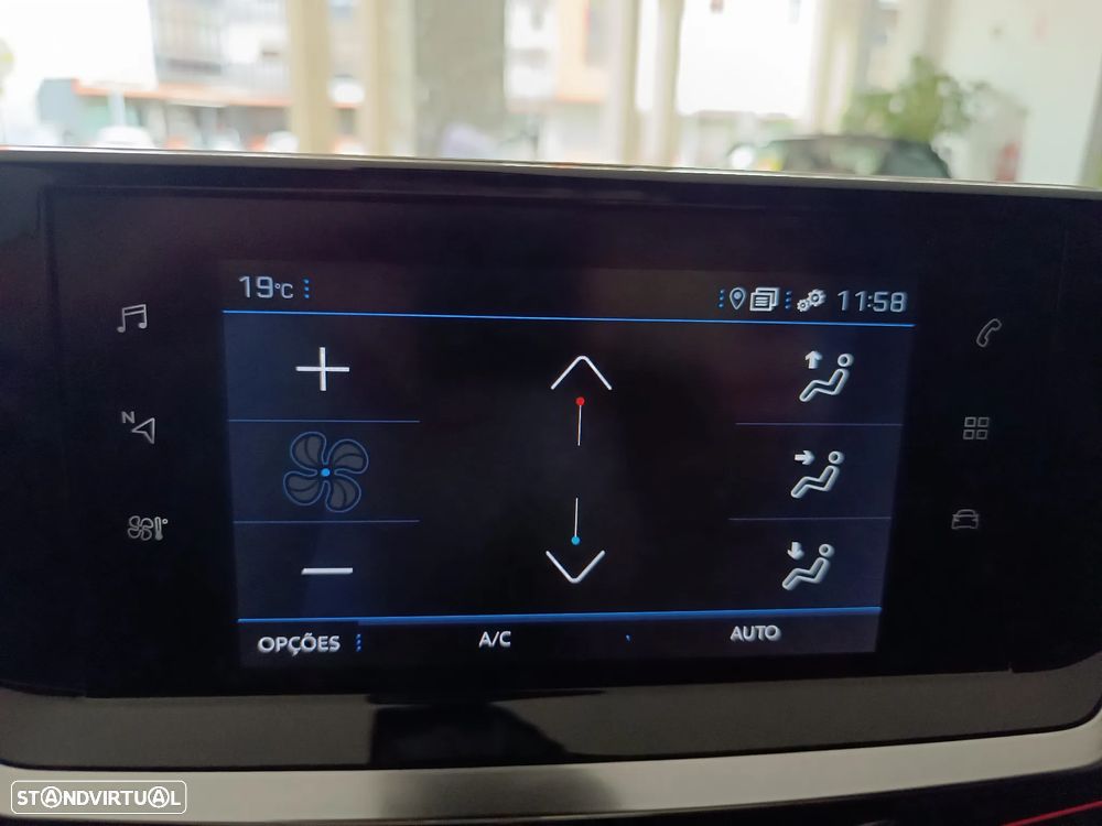 Peugeot 2008 PureTech 130 EAT8 GT - 39