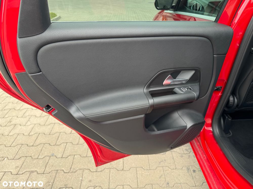 Mercedes-Benz Klasa B 180 d Progressive 7G-DCT - 29
