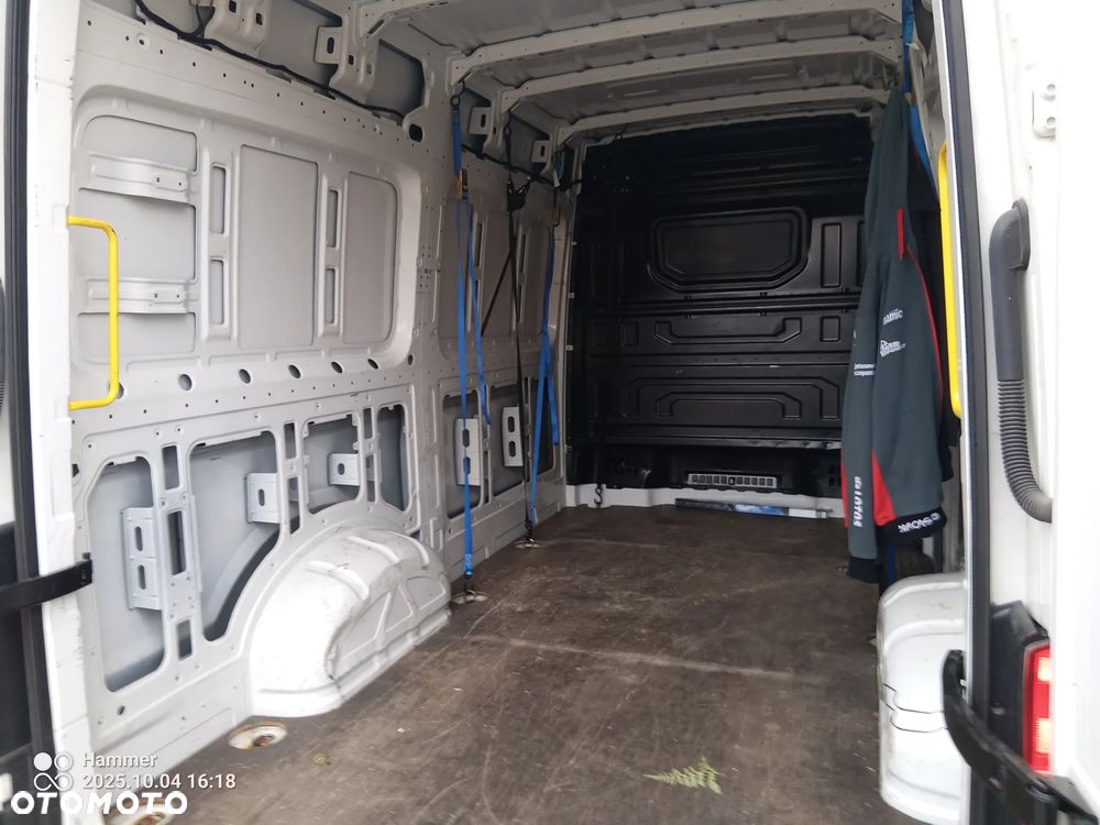 Volkswagen Crafter - 2