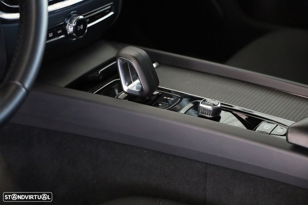 Volvo V60 2.0 B4 Momentum Plus Geartronic - 15