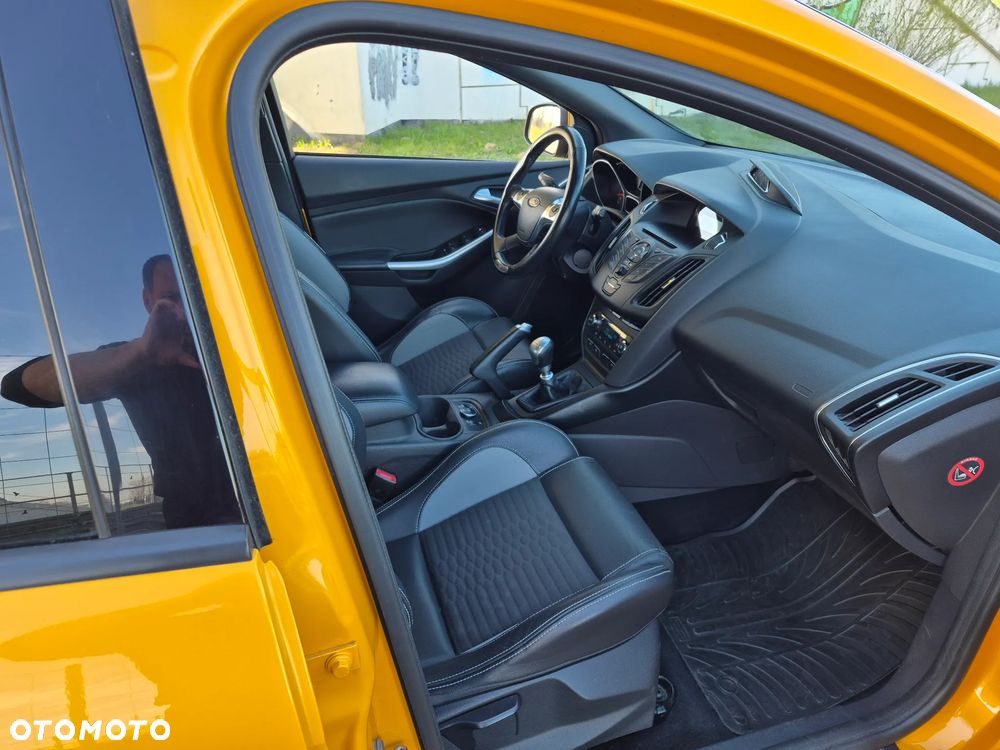 Ford Focus 2.0 EcoBoost ST mit Leder-Exclusiv-Paket - 8