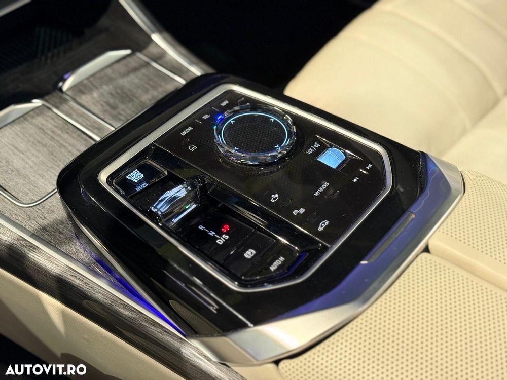 BMW Seria 7 740d xDrive - 26