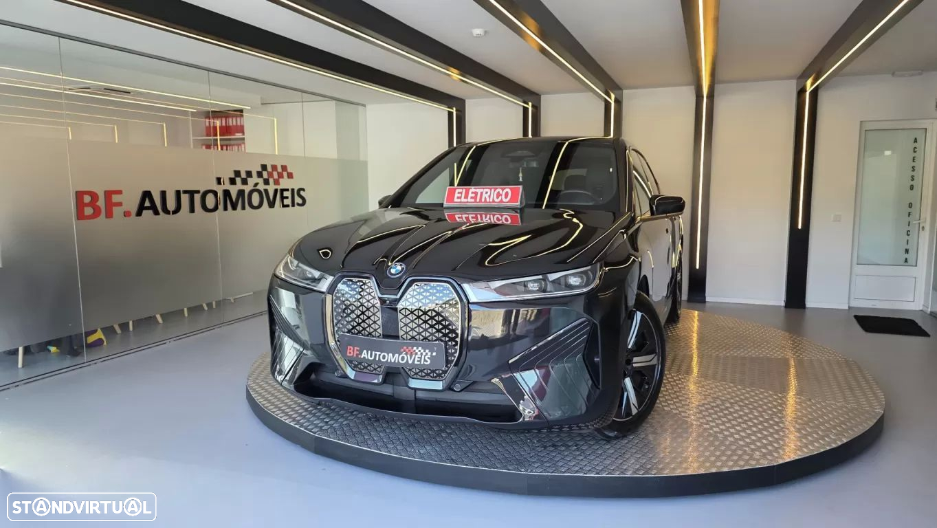 BMW iX xDrive 40 Pack Desportivo - 11