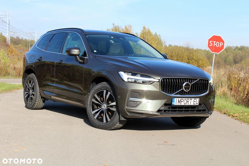 Volvo XC 60 B4 D AWD Geartronic Momentum Pro - 2