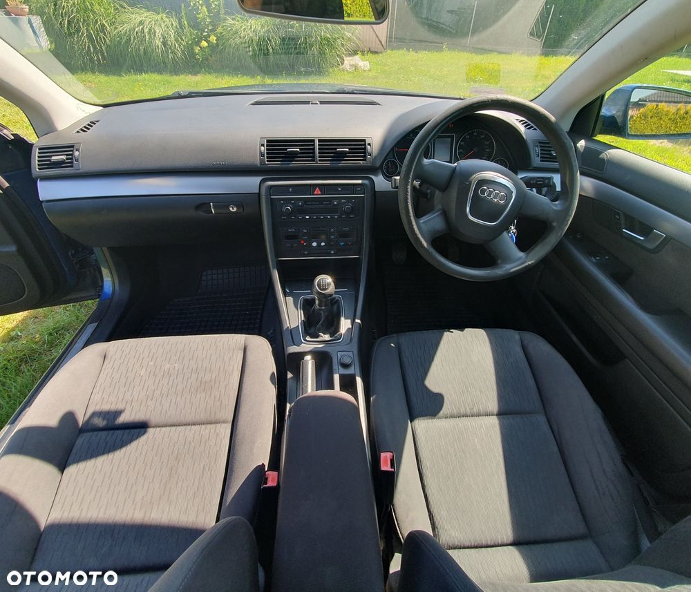 Audi A4 Limousine - 1
