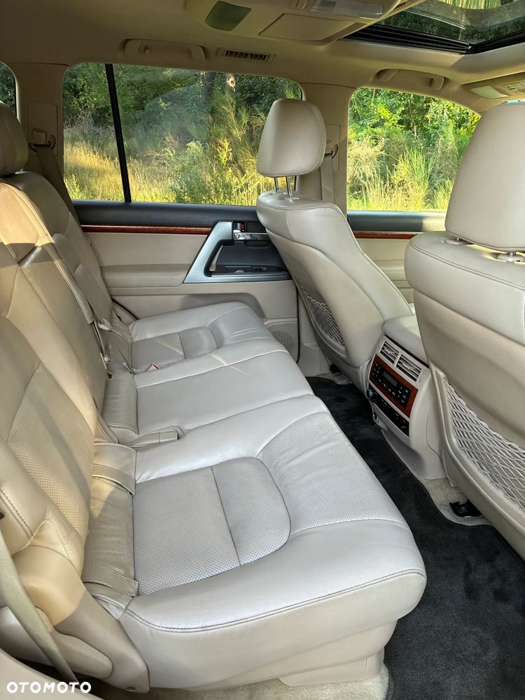 Toyota Land Cruiser - 25