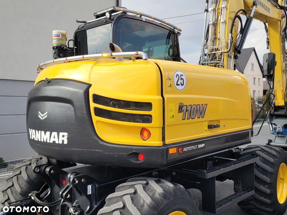 Yanmar B110W / ROTOTILT ze szczypcami / przyczepa / - 12