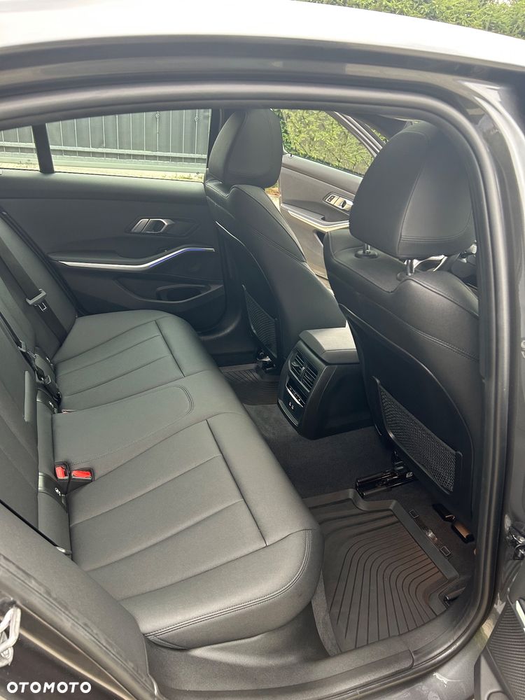 BMW Seria 3 330i - 19