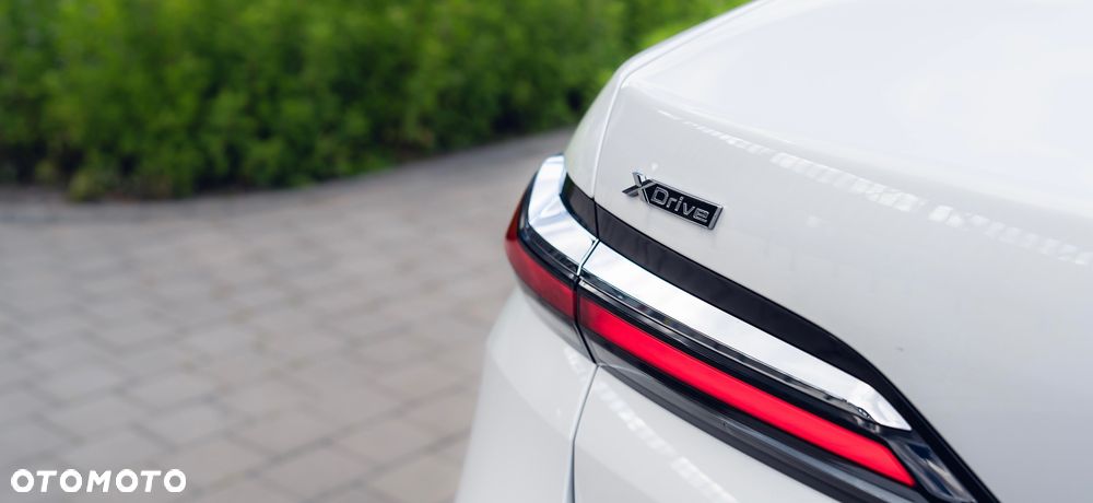BMW Seria 7 730d xDrive mHEV - 9