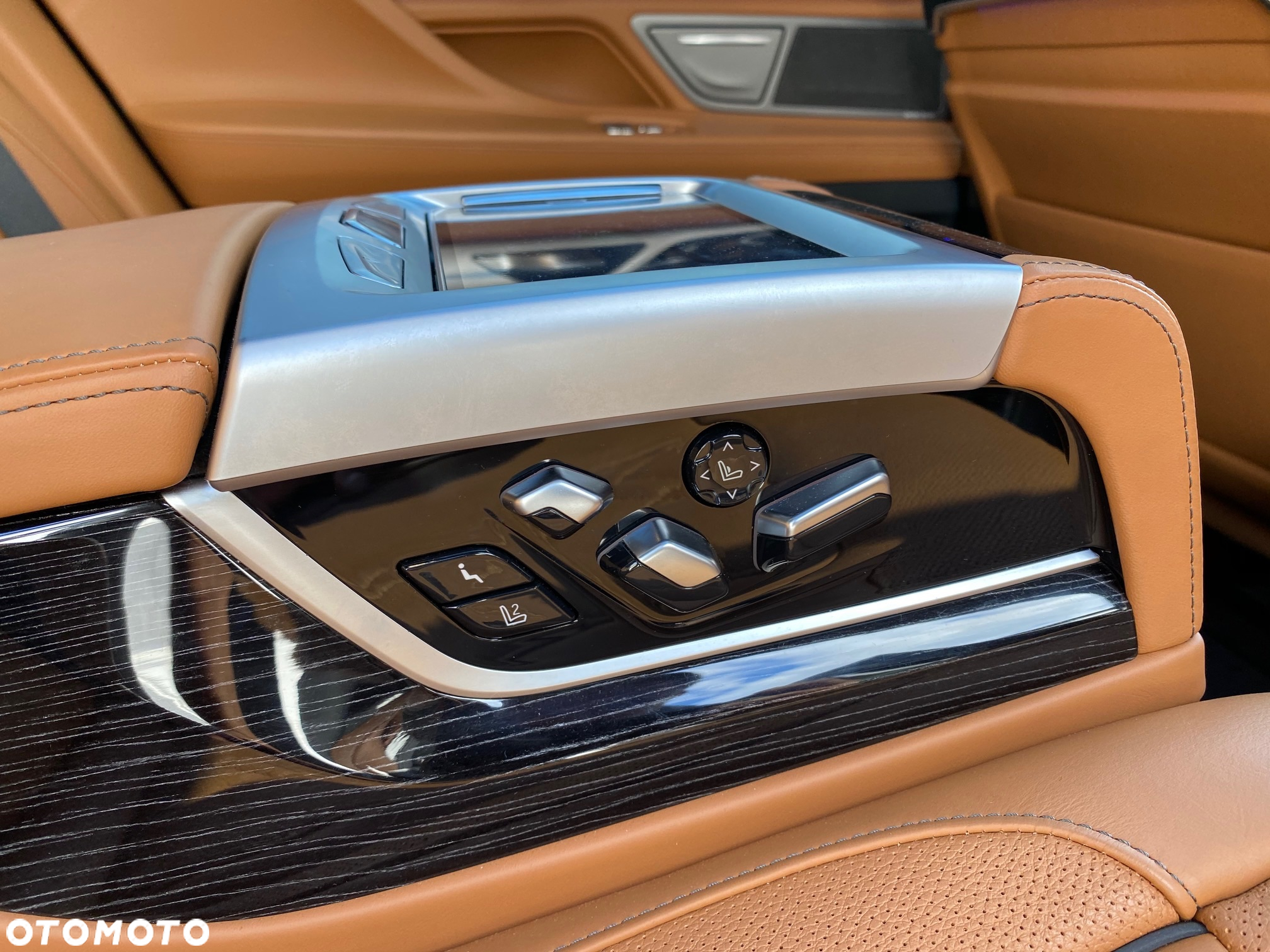 BMW Seria 7 750Li xDrive - 29