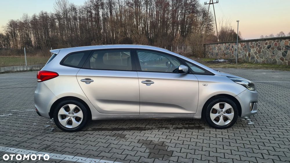 Kia Carens 1.7 CRDi L 7os - 11