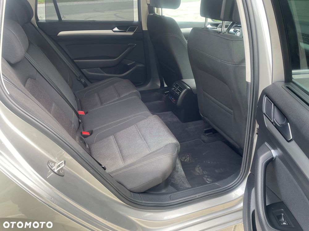Volkswagen Passat - 22