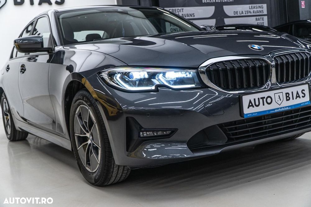 BMW Seria 3 320i Aut. Sport Line - 28