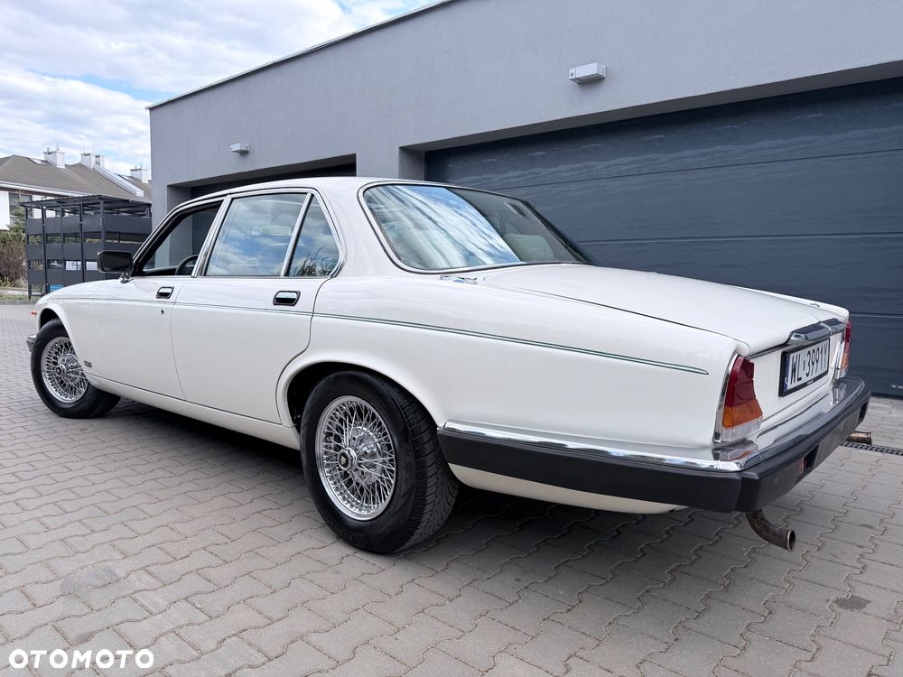 Jaguar XJ - 7