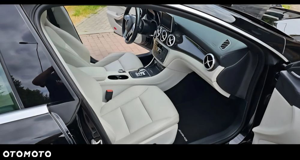 Mercedes-Benz CLA 45 AMG 4Matic 7G-DCT - 12