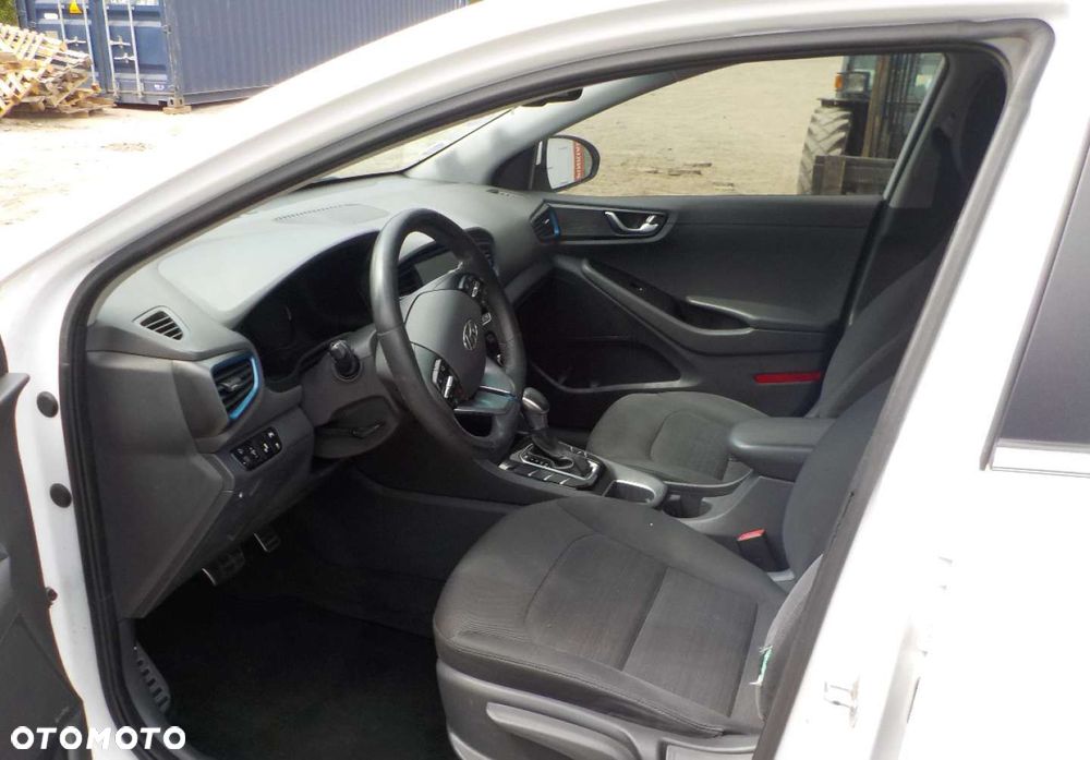 Hyundai IONIQ - 22