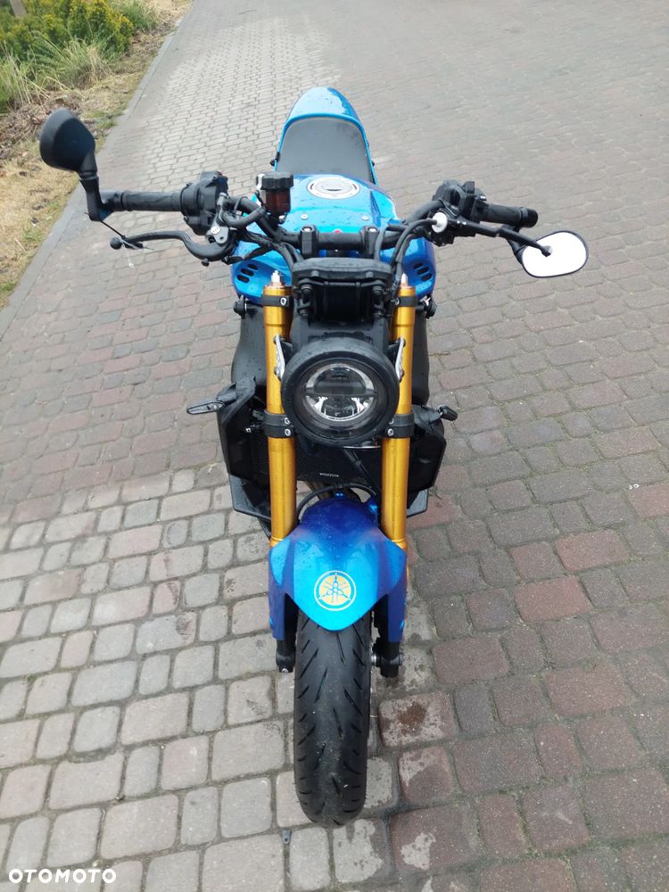 Yamaha XSR - 8