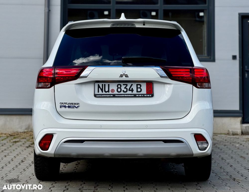 Mitsubishi Outlander 2.4 4WD Plug-In Hybrid Plus - 7