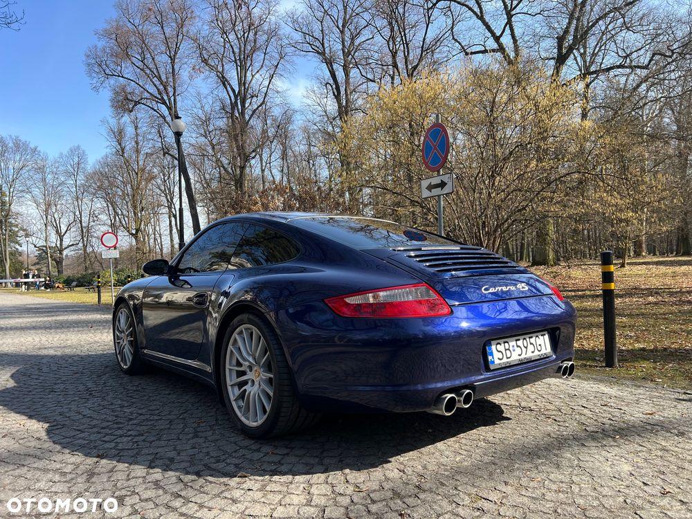 Porsche 911 Carrera 4 S - 4