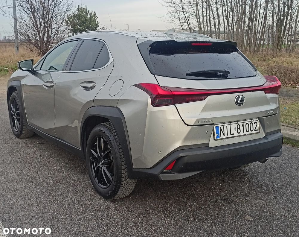 Lexus UX - 5