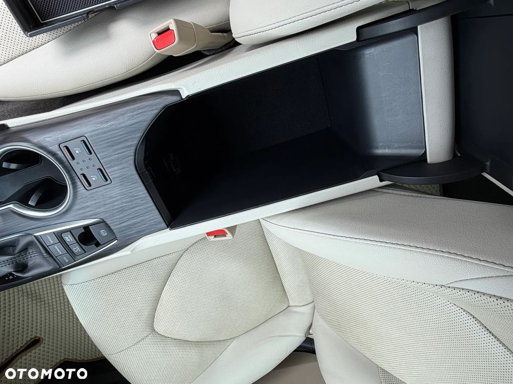 Toyota Camry 2.5 Hybrid Executive CVT - 30