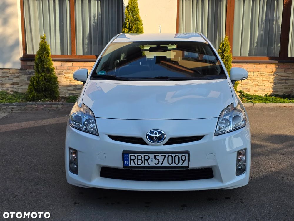 Toyota Prius (Hybrid) - 40
