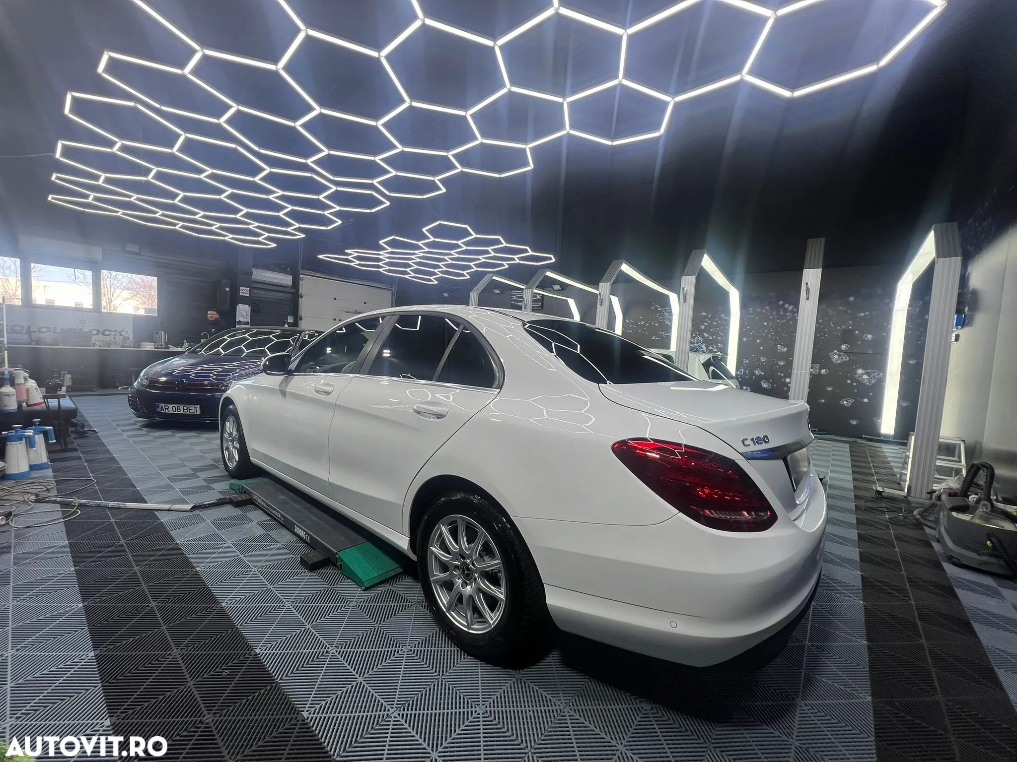 Mercedes-Benz C - 16