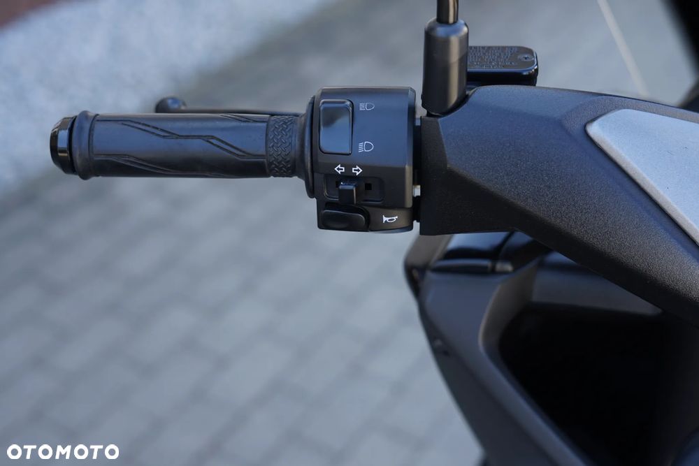 Yamaha NMAX - 17