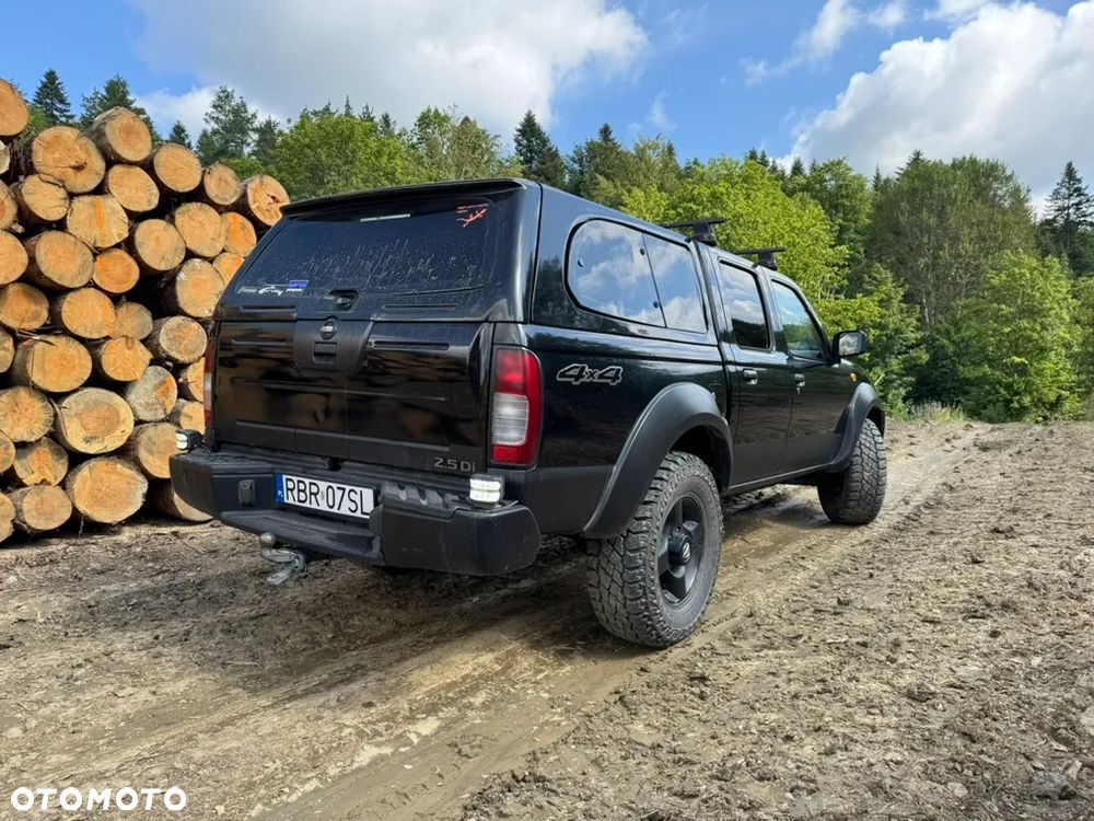 Nissan Pickup - 3
