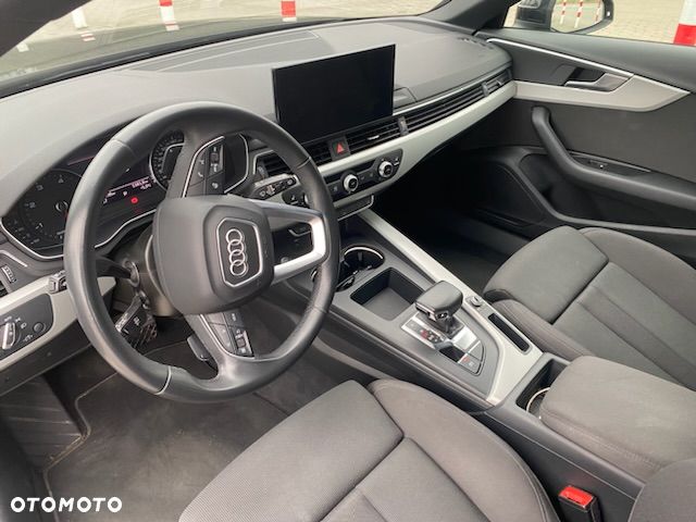 Audi A4 Avant 30 TDI S tronic S line - 2