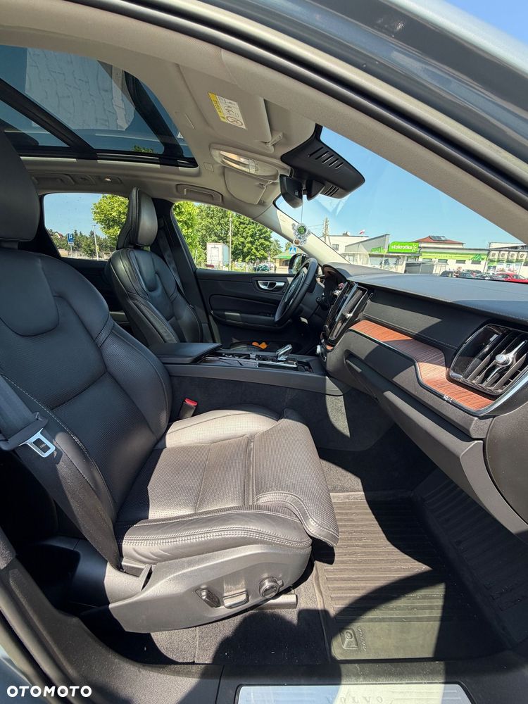 Volvo XC 60 B5 D AWD Ultimate Dark - 14