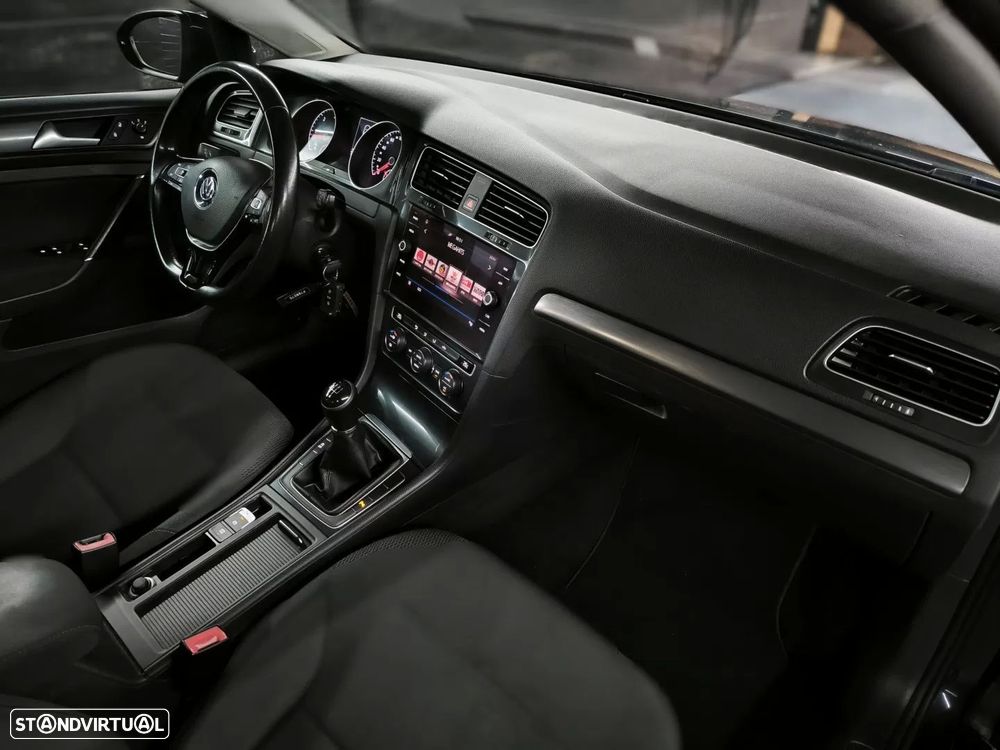 VW Golf Variant 1.6 TDi Confortline - 22