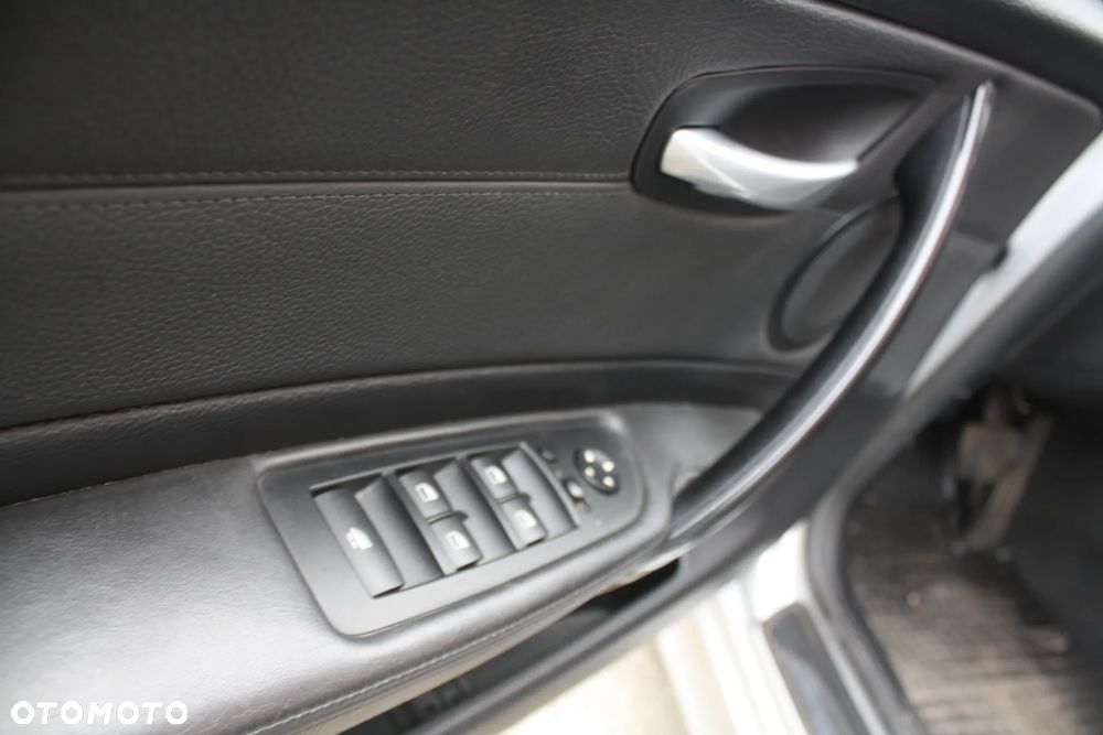 BMW Seria 1 120i Limited Edition Lifestyle mit M Sportpaket - 31